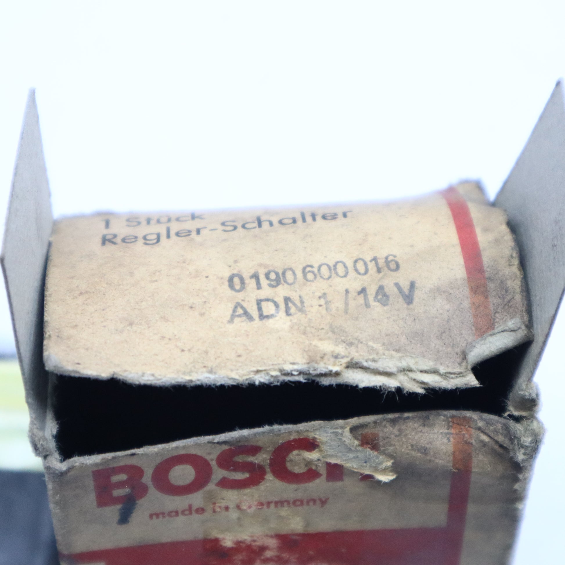 Bosch 0190 600 016 Spannungsregler NOS Neu